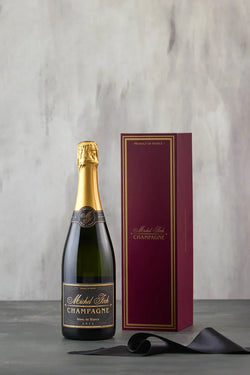 Michel Foch Blanc de Blancs 2015 with a Gift Box